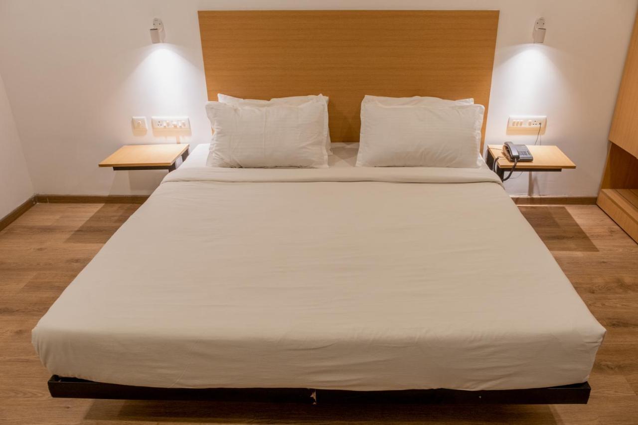 Madras Regency Hotel Luaran gambar